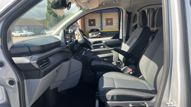 Ford Tourneo Custom 320 L2 Diesel Fwd 2.0 EcoBlue 136ps H1 Titanium 8 seater